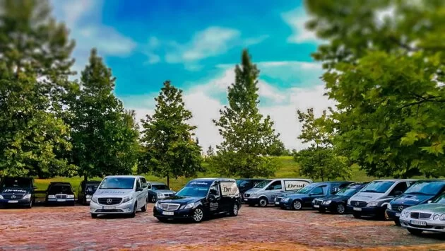 Flota pogrebnih vozila Drnda u Bosni i Hercegovini, pripremljena za međunarodnu repatrijaciju